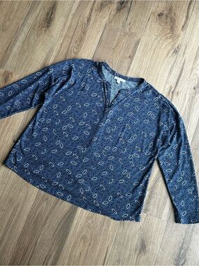 Dana Buchman Navy Blue Patterned V-Neck Blouse